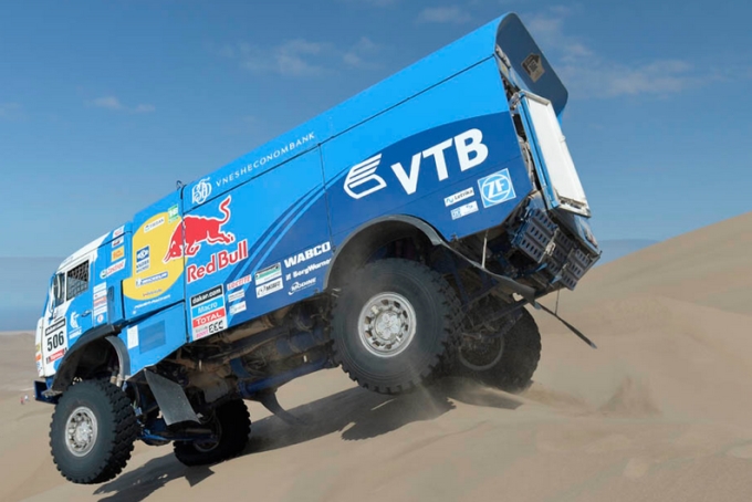 Dakar Rally 2014: Alles of niets, Karginov wint en neemt de leiding over van De Rooy